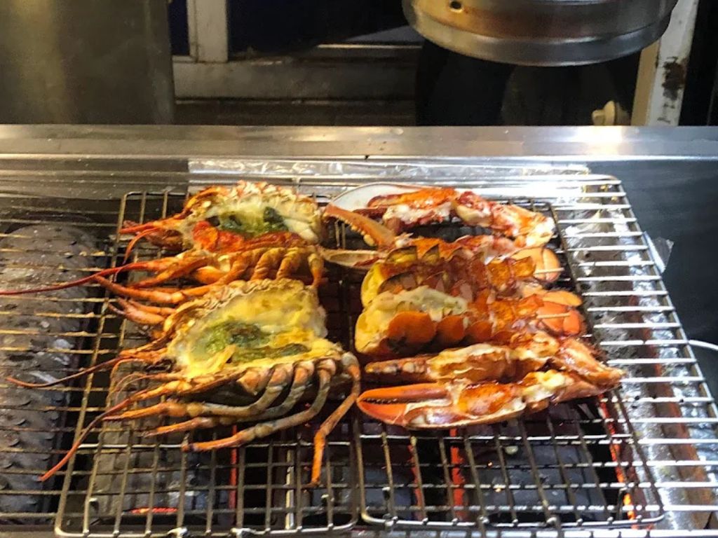 【新荘日帰りツアー】グルメスポット4ヶ所+手作りおすすめ、小さなお店でのバーベキュー、陶芸体験など、すべて満喫3 ストップ4:猫はシーフードBBQが大好き