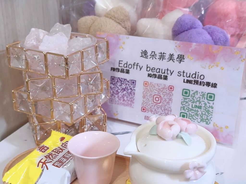 逸朵菲美学評価|自毛まつげでもこんなにカールする!まつげを華麗に逆転させる左営おすすめまつげエクステ 13 アイラッシュトリマーは高い技術を持ち、親切で丁寧な対応で、高い再来店率を積み重ねてきた。