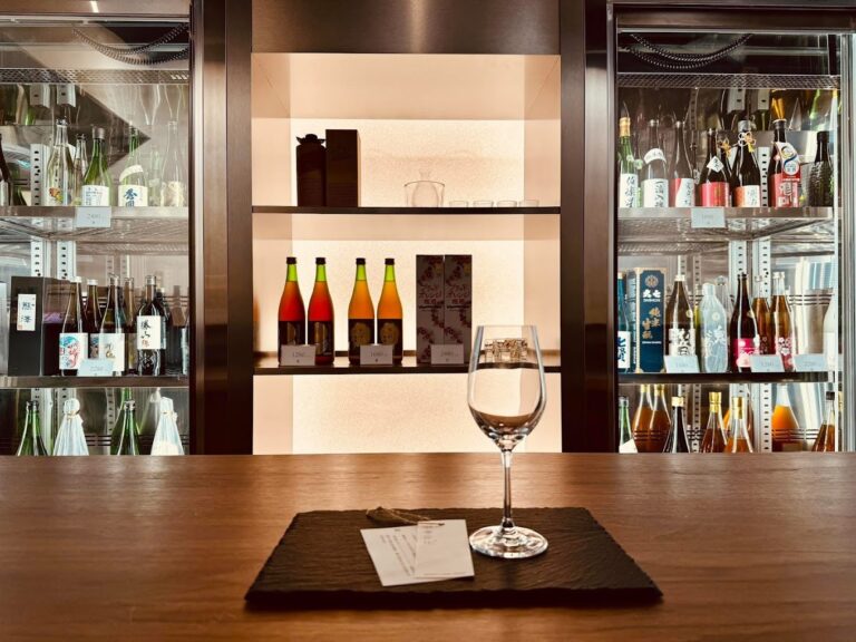 羽 SAKE 評価|大安区のバーがゼロ距離で!プロのソムリエが運命の一杯を見つけるお手伝い 1 フェザーSAKE 評価4