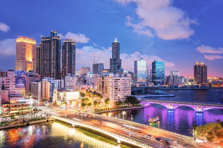 高雄 24 小時去處懶人包｜高雄半夜可以去哪玩？10 個港都不打烊活動景點推薦