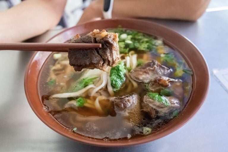 【台北牛肉麵推薦】冠軍得主、米其林入選一次看！精選 12 間台北好吃牛肉麵店
