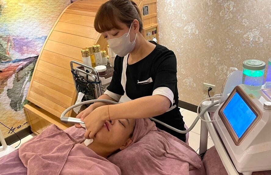 전문적인 '소프트 파워' – 고객보다 피부를 더 잘 아는 맞춤형 케어