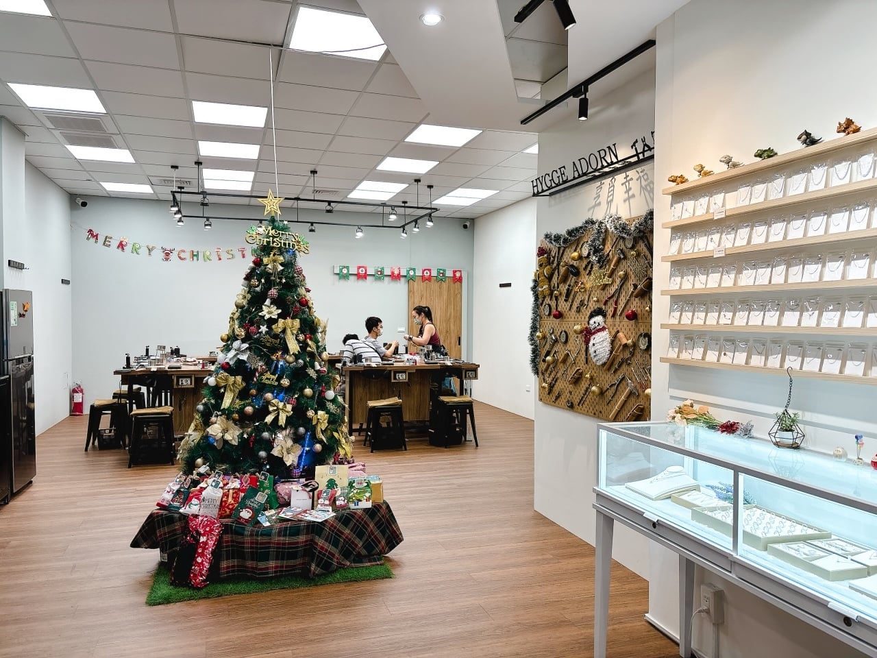 HYGGE ADORN 타이중점 리뷰|따뜻한 상호작용+의식감, 기념일에 가장 적합한 금속 공예 체험 2 대만 타이중 역에서 꼭 가봐야 할 곳! 번화가에 숨겨진 화이트 톤의 작은 공간