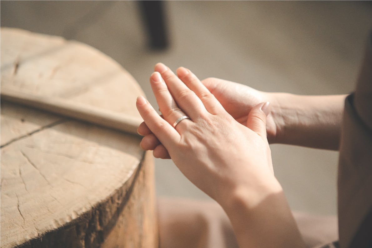 婚戒怎麼挑懶人包|婚戒材質有哪些?一篇搞懂婚戒應該怎麼選 16 婚戒指圍該怎麼選?