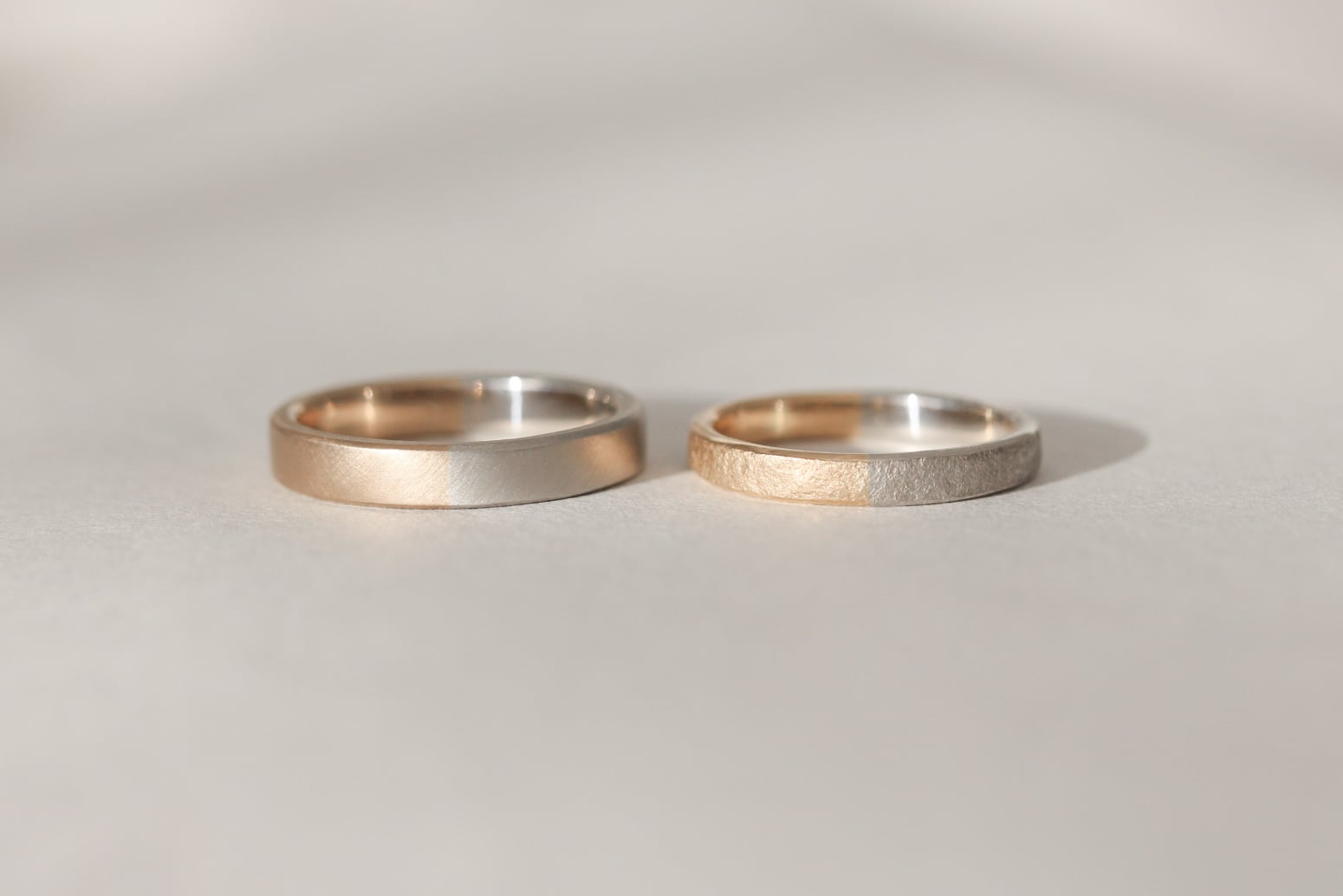 婚戒怎麼挑懶人包|婚戒材質有哪些?一篇搞懂婚戒應該怎麼選 14 異材質拼接的雙色戒指